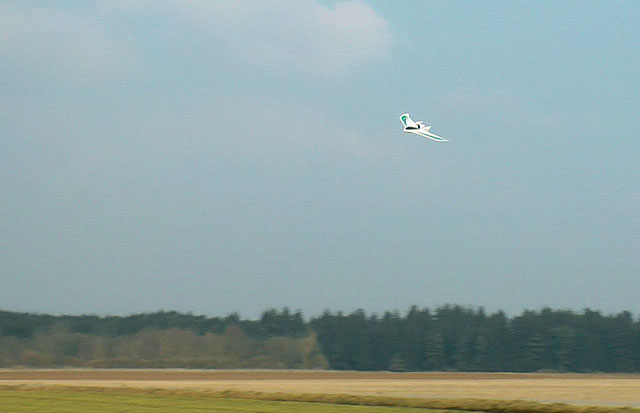 fly2air.com - FlyingWing mit Impeller